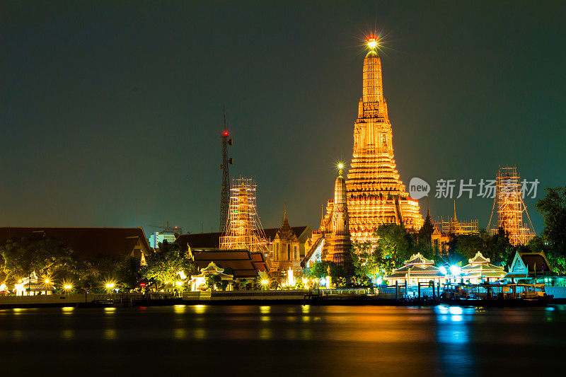 Wat Arun Temple River front in bangkok泰国曼谷Wat Arun Temple River front